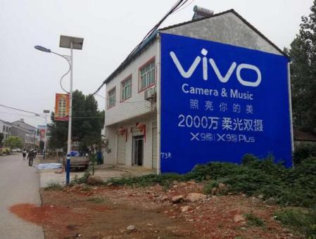  九寨沟刷墙广告和喷绘墙体广告哪个效果好？