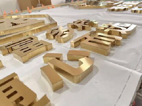  九寨沟拉丝不锈钢字的特点。